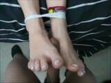 Kurumipantyhose - tied up footjob