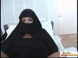 Arabian mature uses her feet like a pro