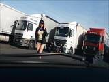 pute s exhibe devant routiers