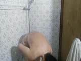 Lauri in the shower