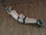 Fit Blonde&#039;s Floor Stretch