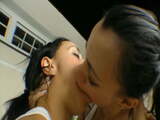 Some women love kiss their sis ters